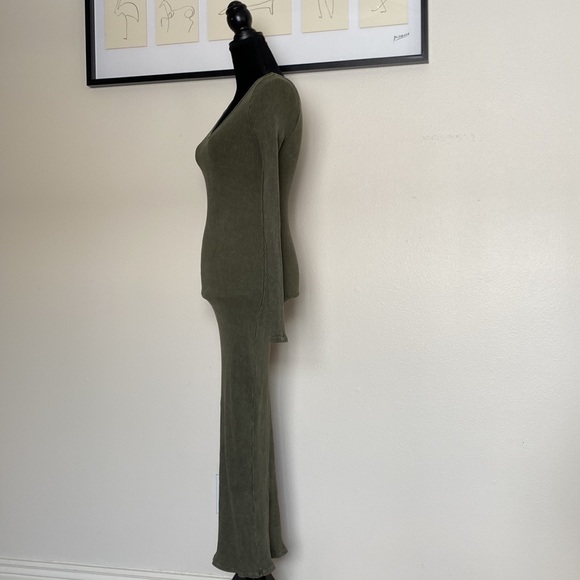 Junie Clothing green ribbed L/S Dress - Picture 4 of 10